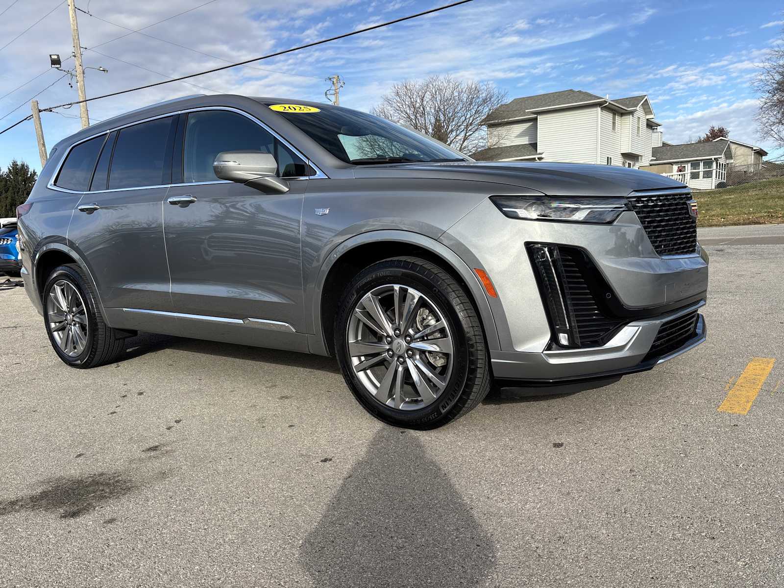 2025 Cadillac XT6 Premium Luxury photo 3