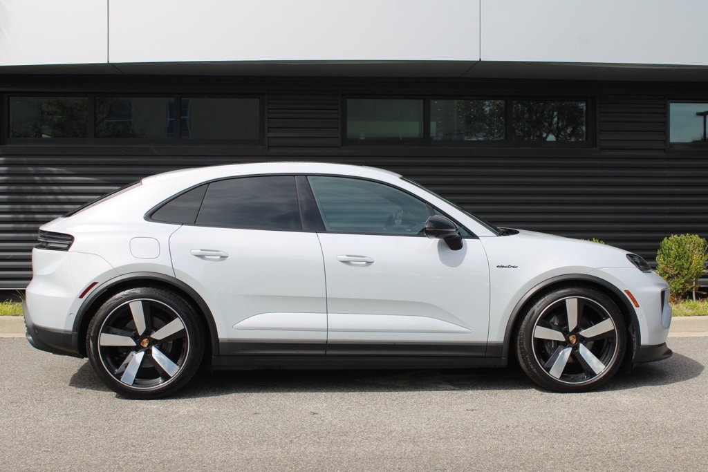 2024 Porsche Macan Electric 4 photo 8