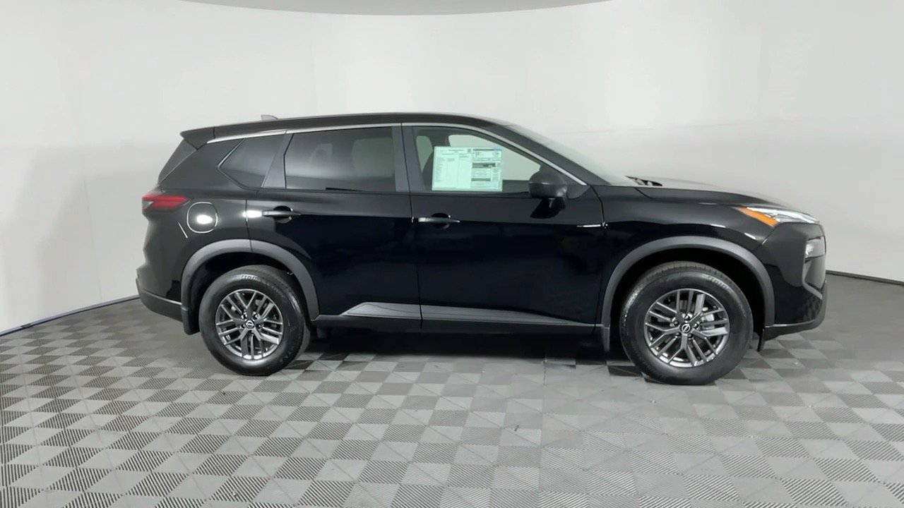 2025 Nissan Rogue S photo 3