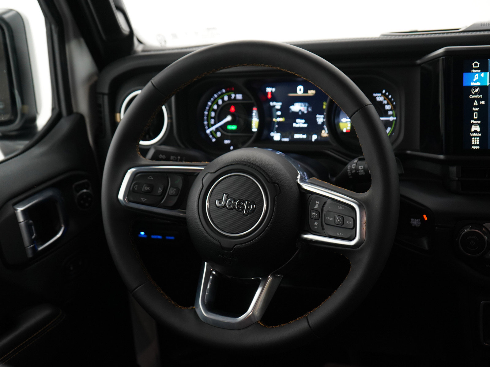 2024 Jeep Wrangler Sahara 4xe photo 13