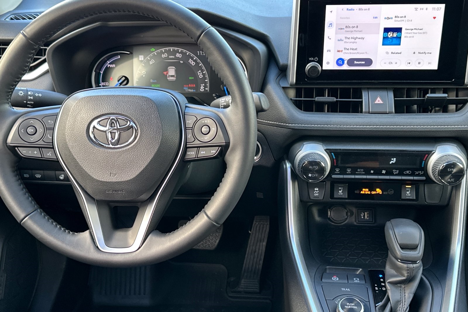 2023 Toyota RAV4 Hybrid XLE photo 13