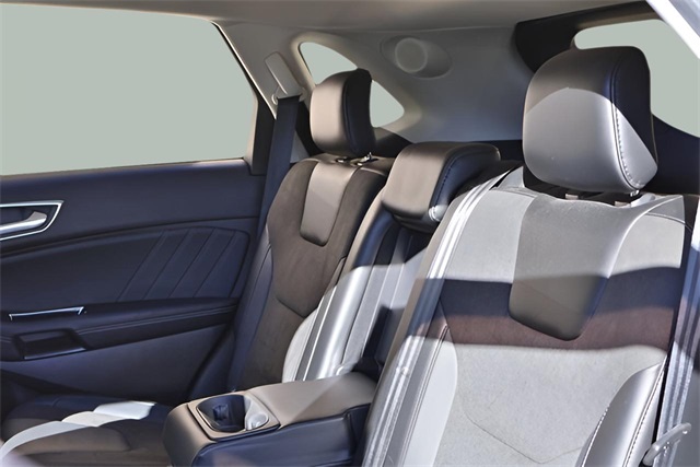 2018 Ford Edge Sport photo 4