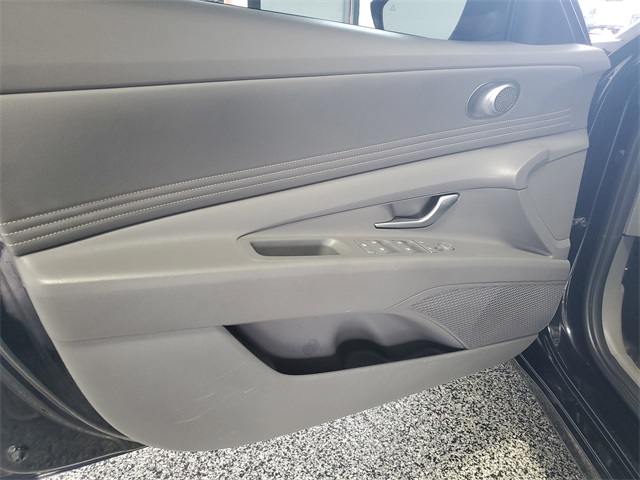 2022 Hyundai Elantra SEL Convenience photo 7
