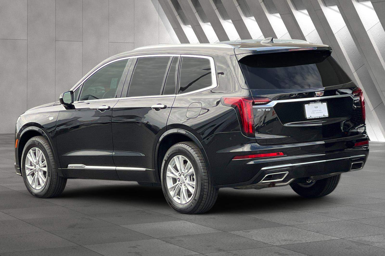 2025 Cadillac XT6 Luxury photo 4