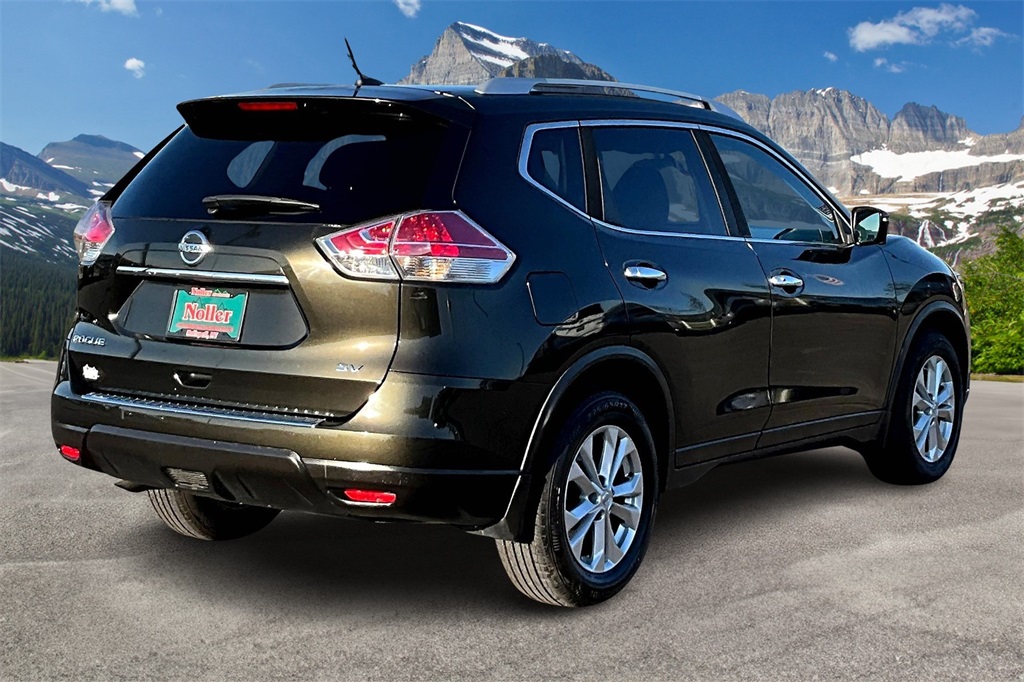 2016 Nissan Rogue SV photo 2