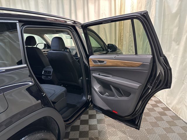2025 Volkswagen Atlas SE Technology photo 33