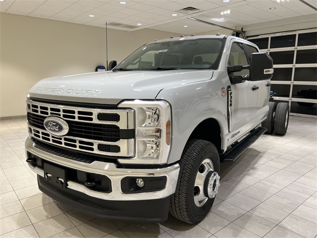 2026 Ford F-350 Super Duty Chassis Cab XLT's photo