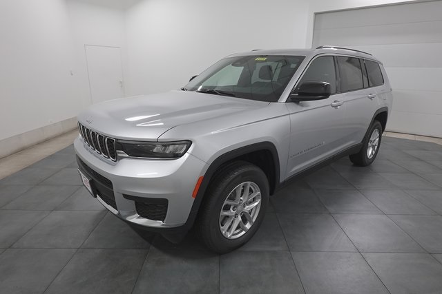 2025 Jeep Grand Cherokee Laredo X photo 3