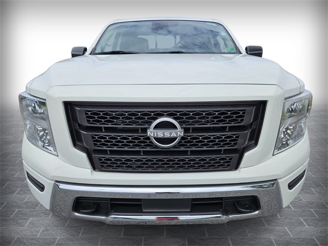 2023 Nissan Titan SV photo 2