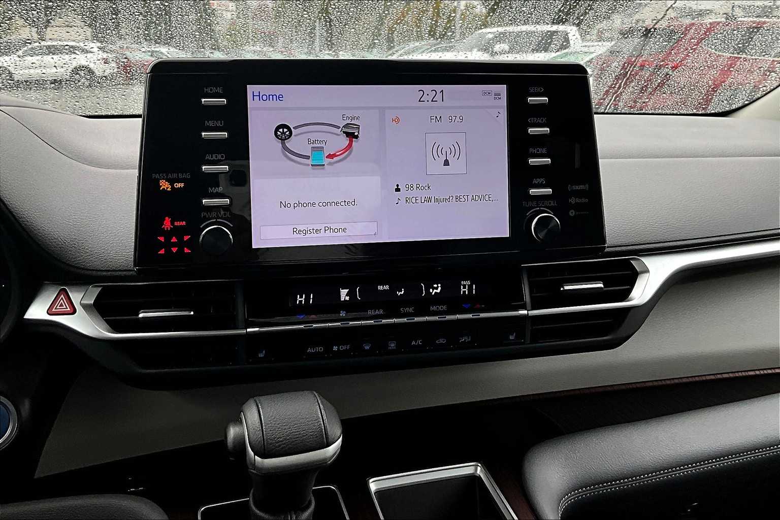 2024 Toyota Sienna XLE photo 35