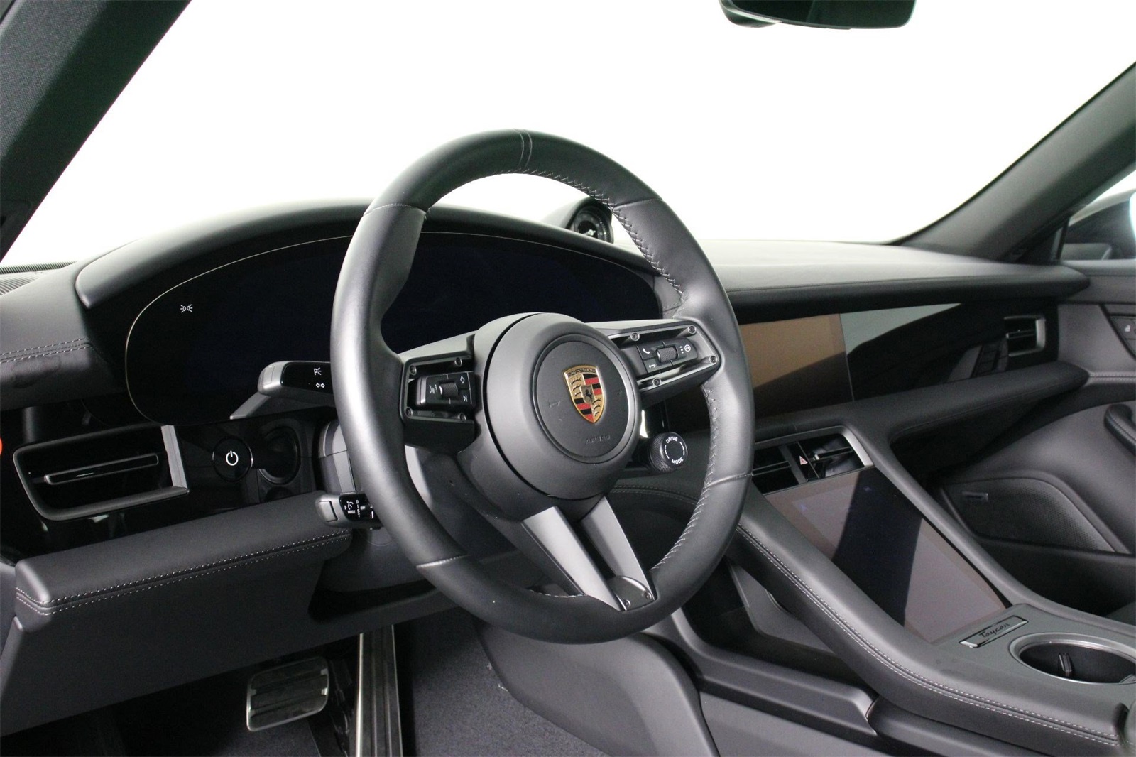 2025 Porsche Taycan photo 4
