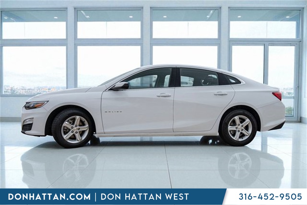 2023 Chevrolet Malibu 1LT photo 2