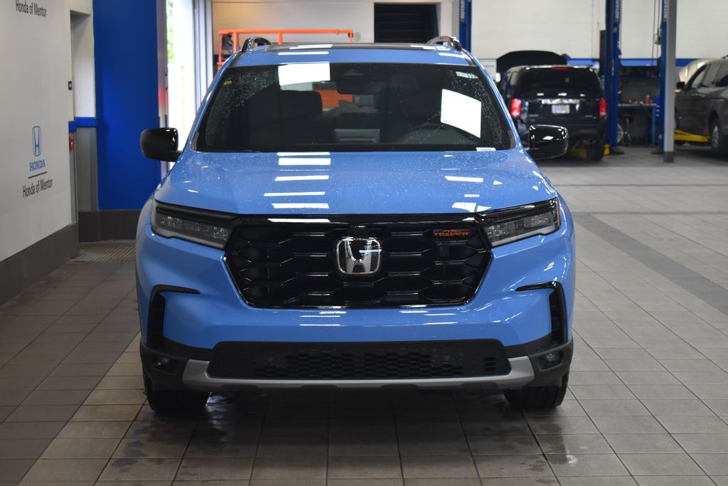 2025 Honda Pilot TrailSport photo 2