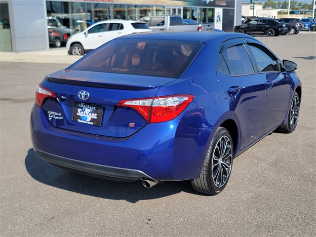 2016 Toyota Corolla LE photo 4