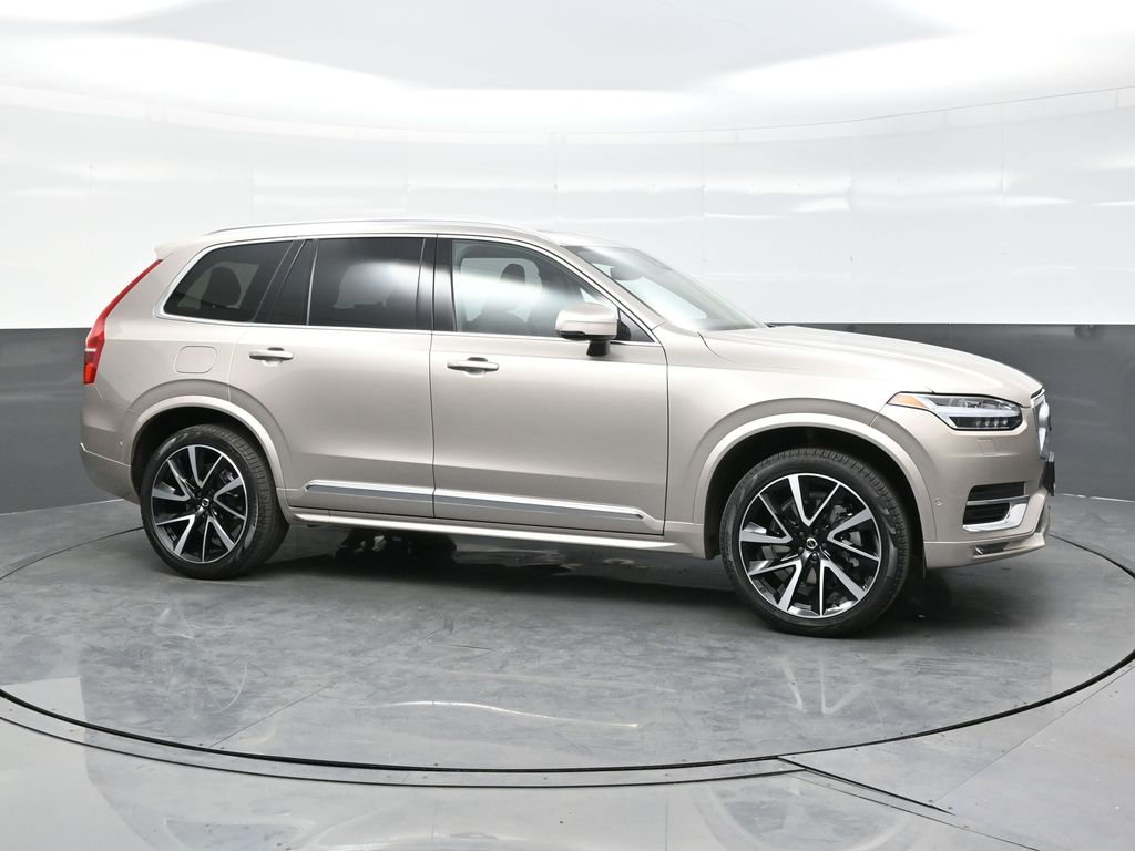 2025 Volvo XC90 Plus's photo