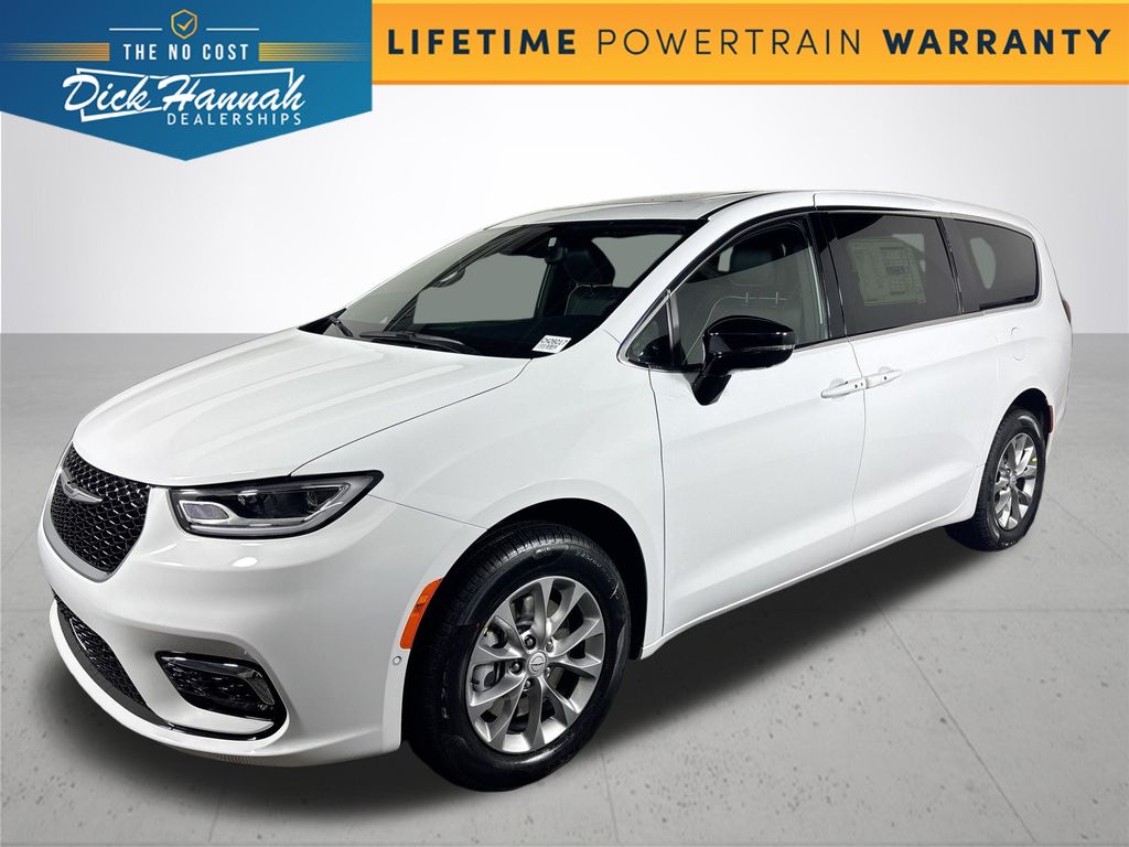 2026 Chrysler Pacifica Limited's photo