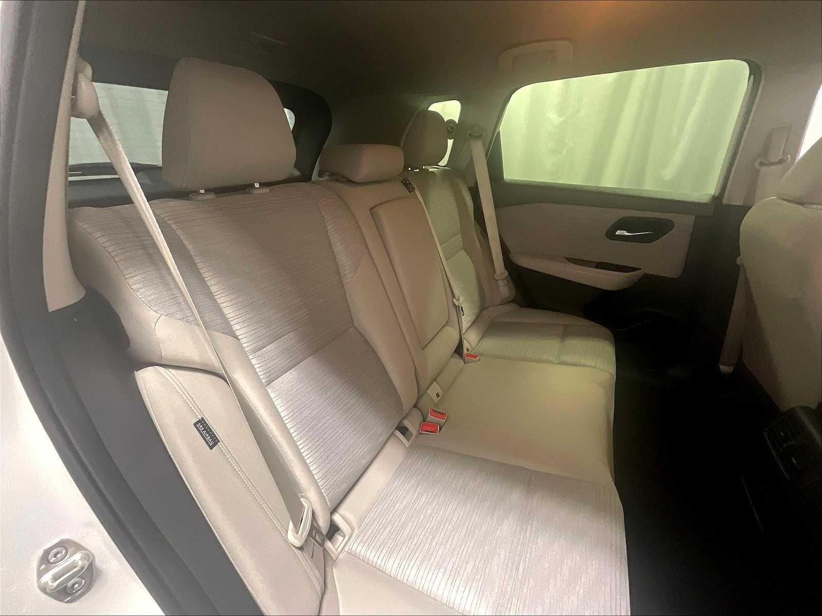 2023 Nissan Rogue SV photo 16