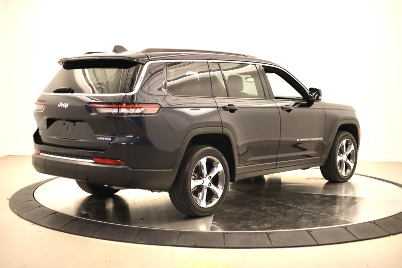 2024 Jeep Grand Cherokee Limited photo 3