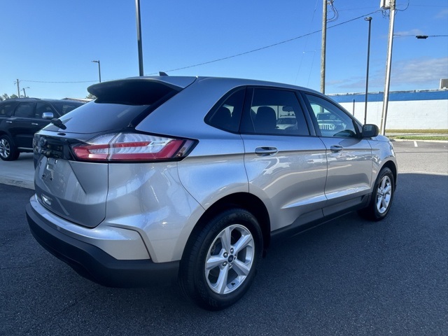 2021 Ford Edge SE photo 3