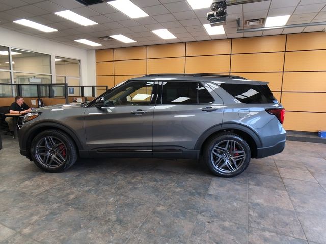 2025 Ford Explorer ST photo 5