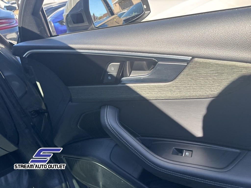 2023 Audi A4 45 S line Premium Plus photo 8