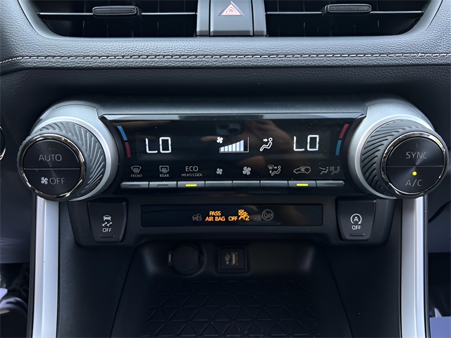 2023 Toyota RAV4 XLE photo 18
