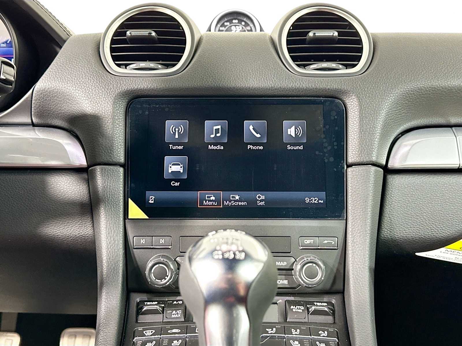 2025 Porsche Cayman photo 15