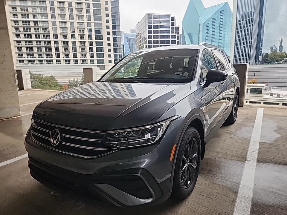 2022 Volkswagen Tiguan SE's photo