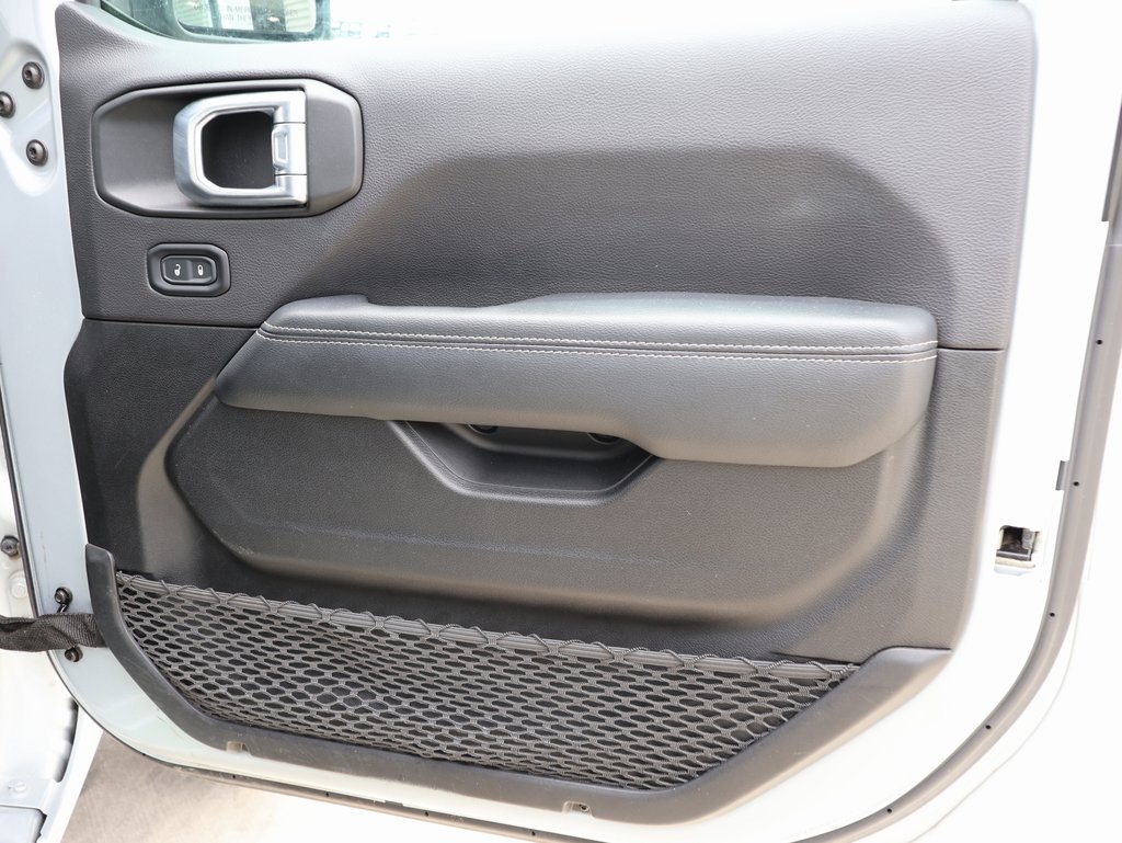 2023 Jeep Wrangler Sahara 4xe photo 7