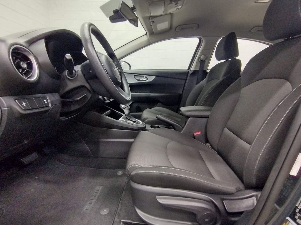 2023 Kia Forte LXS photo 17