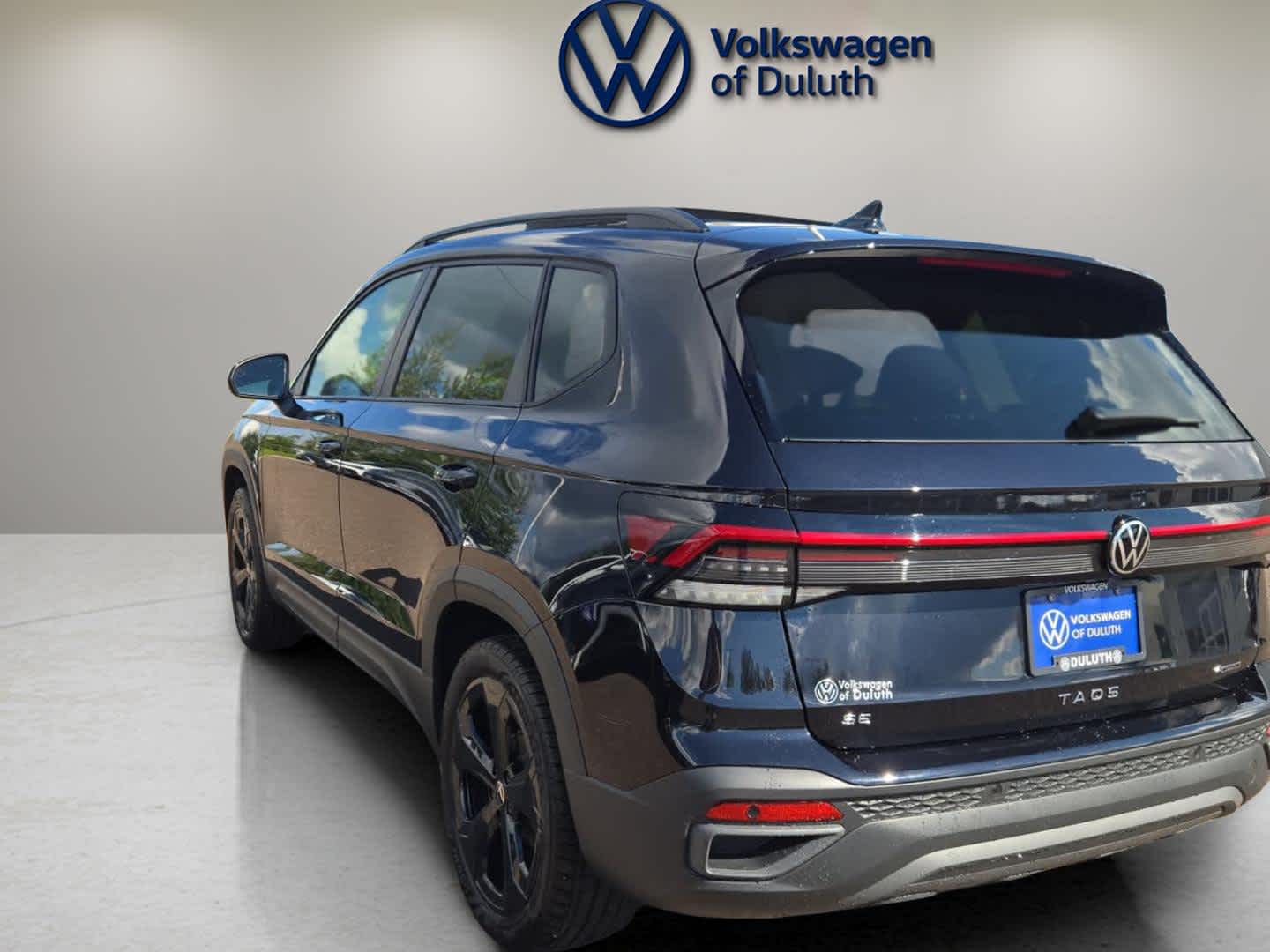 2025 Volkswagen Taos SE photo 3