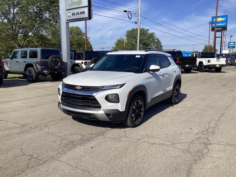 2023 Chevrolet Trailblazer LT photo 2
