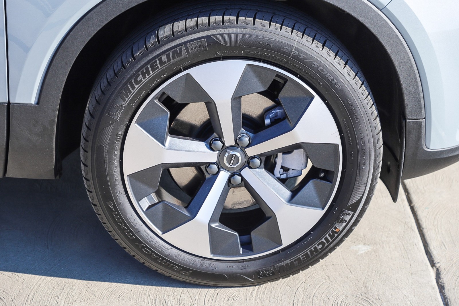 2025 Volvo XC40 Core photo 11
