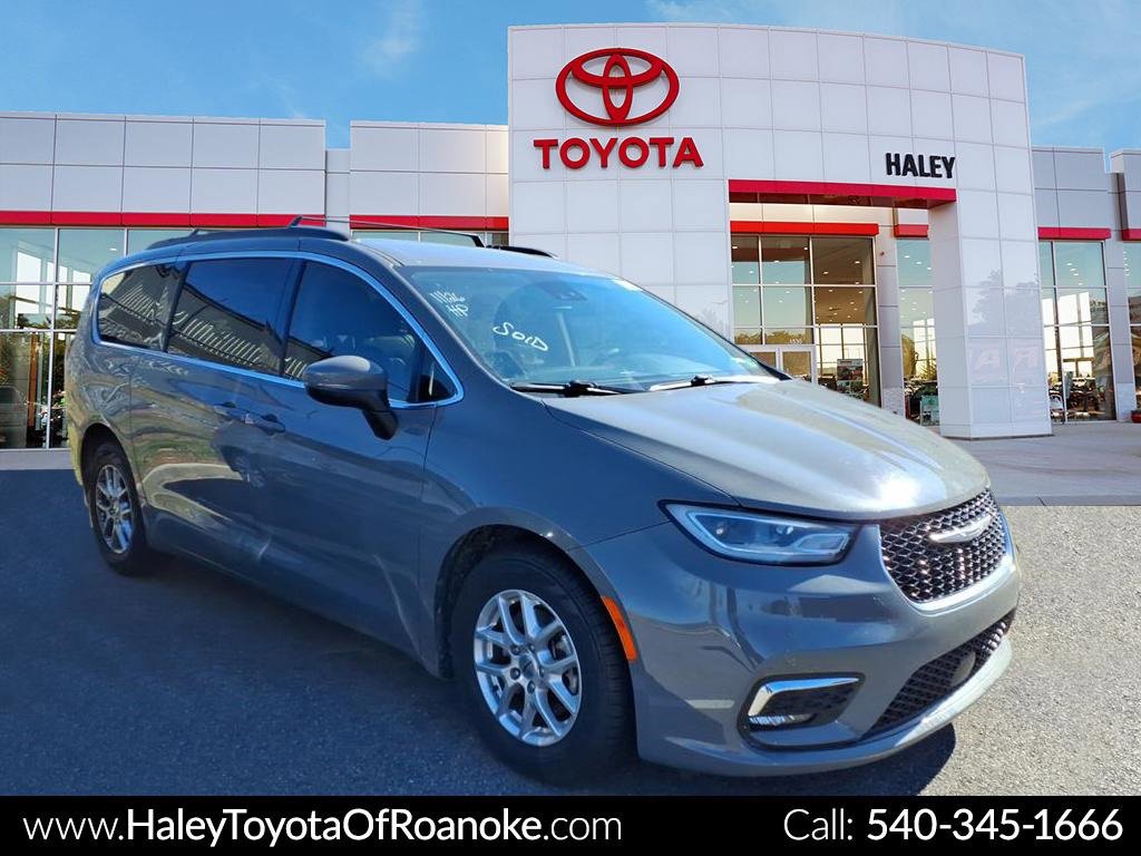 2023 Chrysler Pacifica Touring L's photo