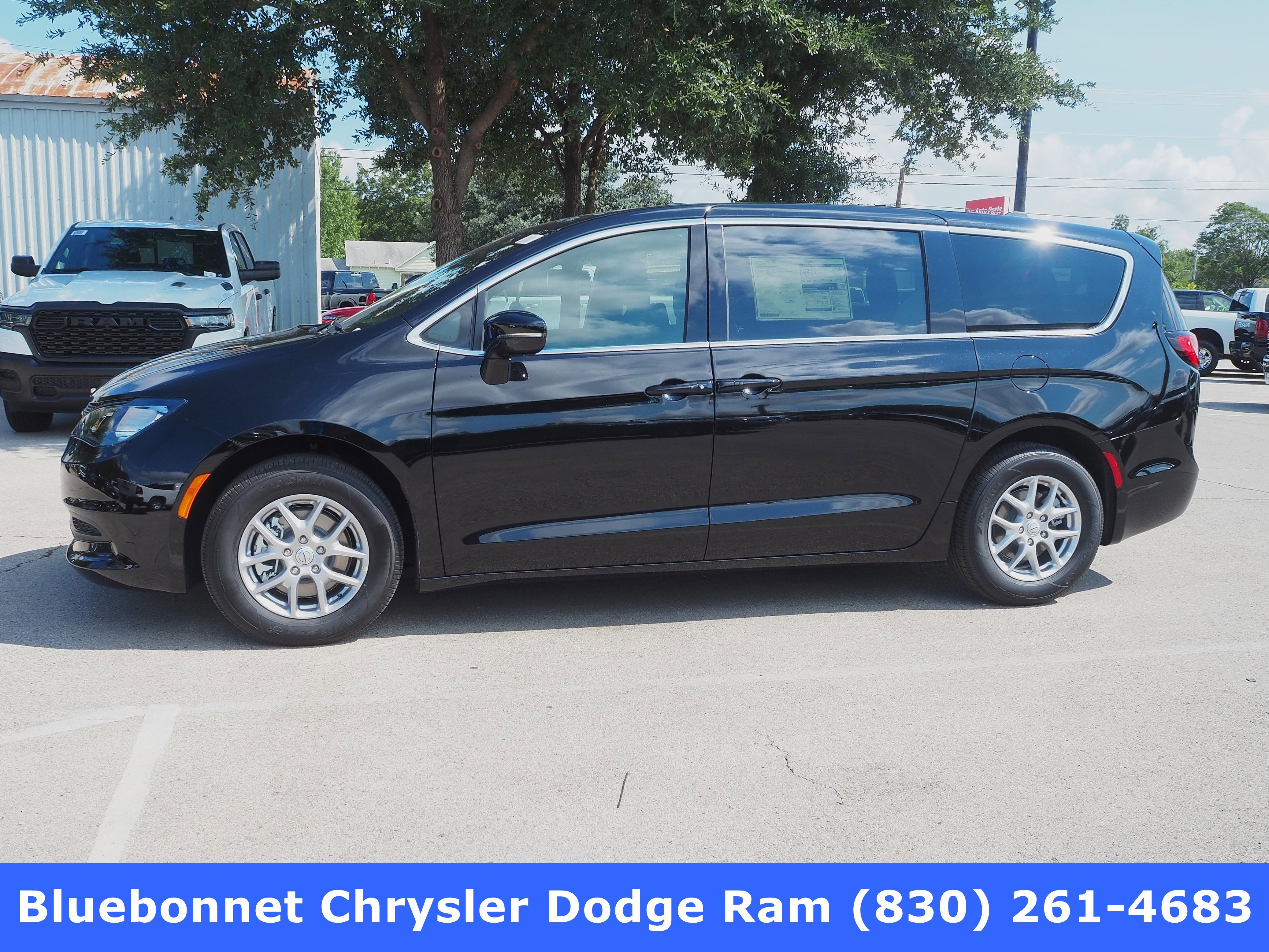 2025 Chrysler Voyager LX's photo