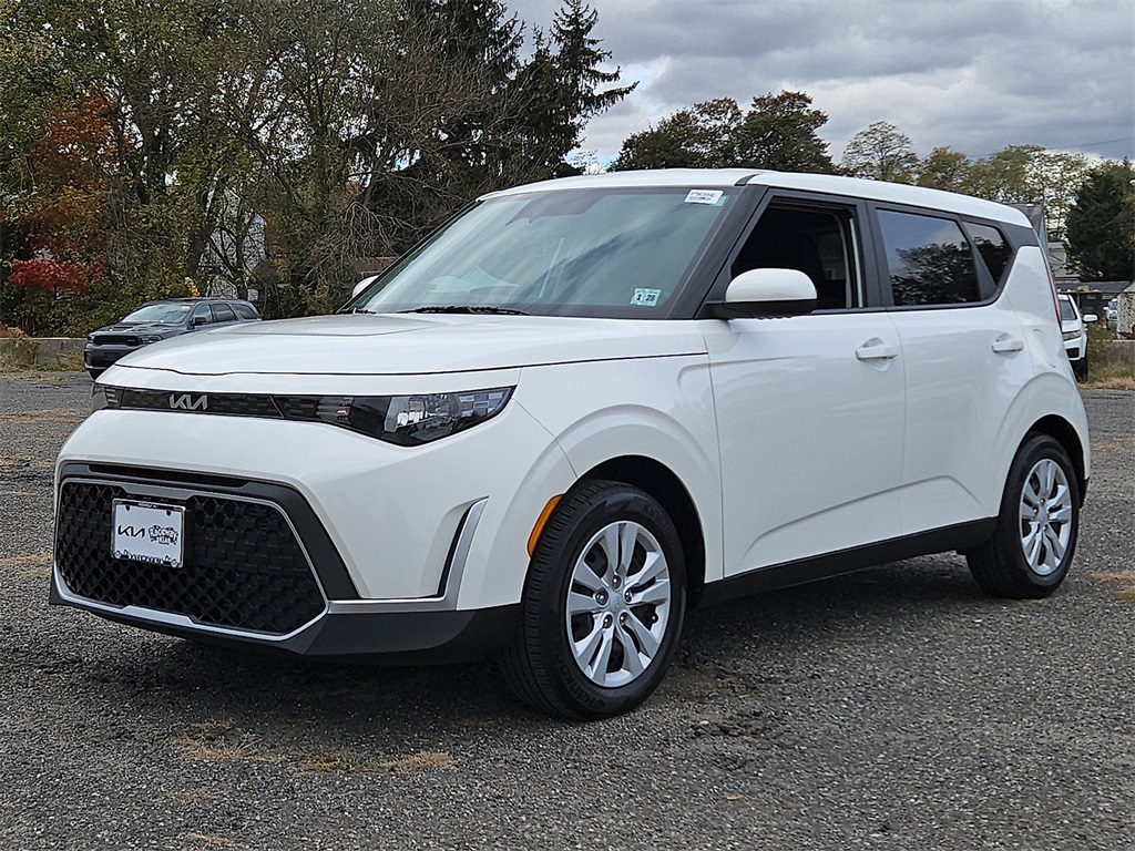 2023 Kia Soul LX photo 3