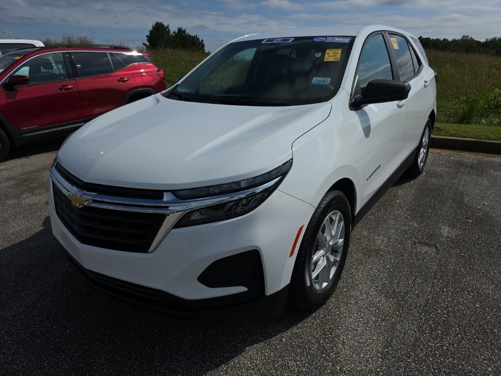 2022 Chevrolet Equinox LS photo 3