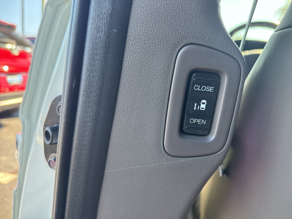 2016 Honda Odyssey Touring Elite photo 13