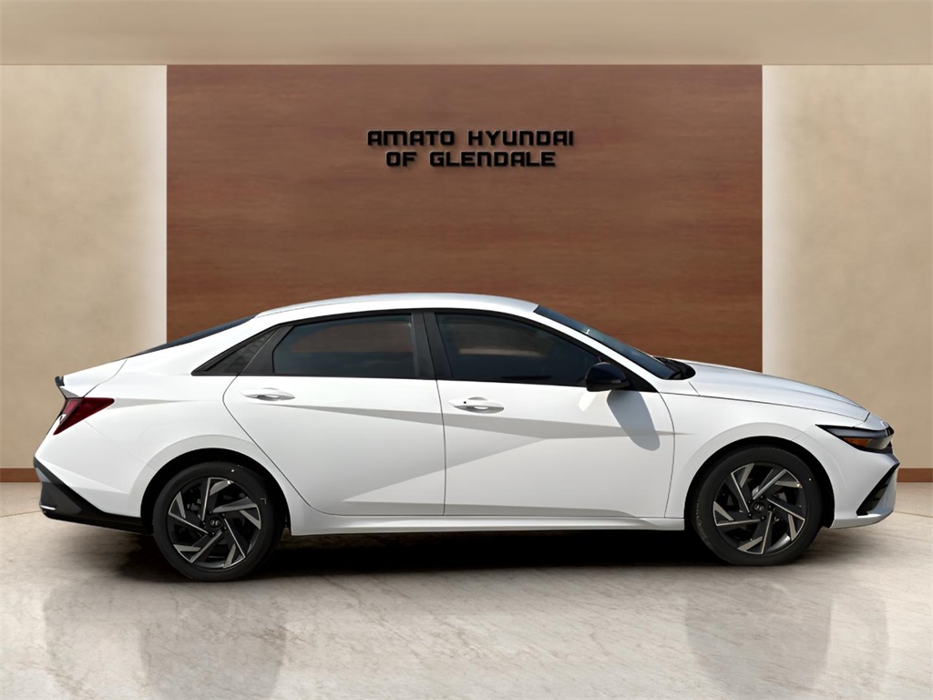 2025 Hyundai Elantra SEL Sport photo 6