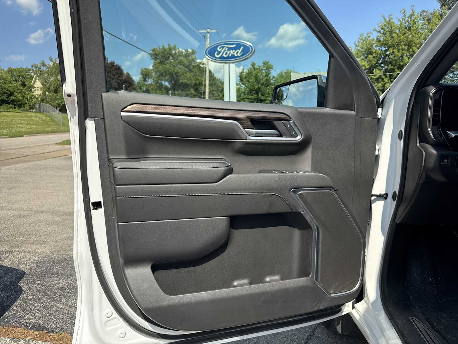 2024 Chevrolet Silverado 1500 LT photo 14
