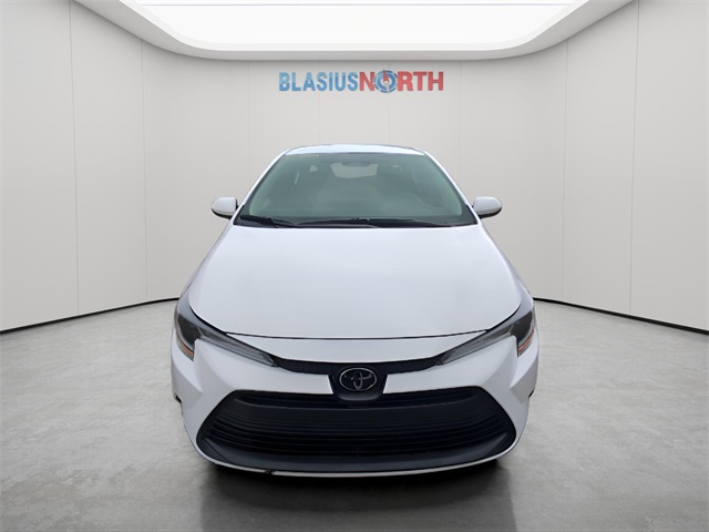 2025 Toyota Corolla LE photo 3