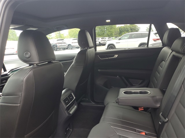 2025 Volkswagen Atlas Cross Sport SEL photo 3