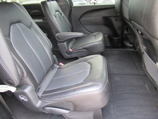 2023 Chrysler Pacifica Touring L photo 27