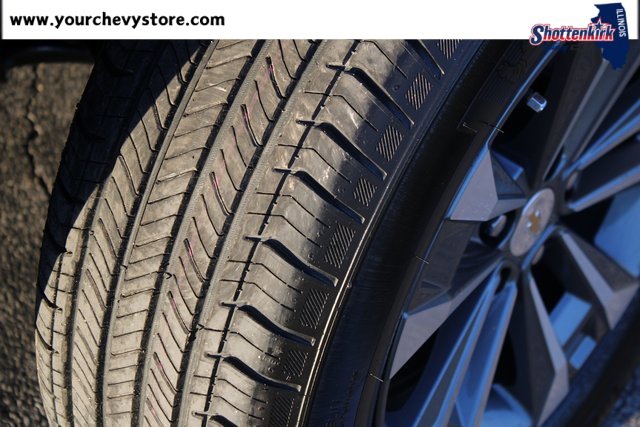 2026 Chevrolet Equinox LT photo 2