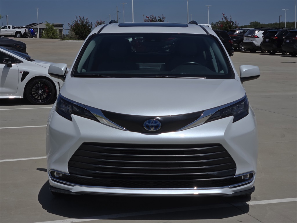 2024 Toyota Sienna XLE photo 8