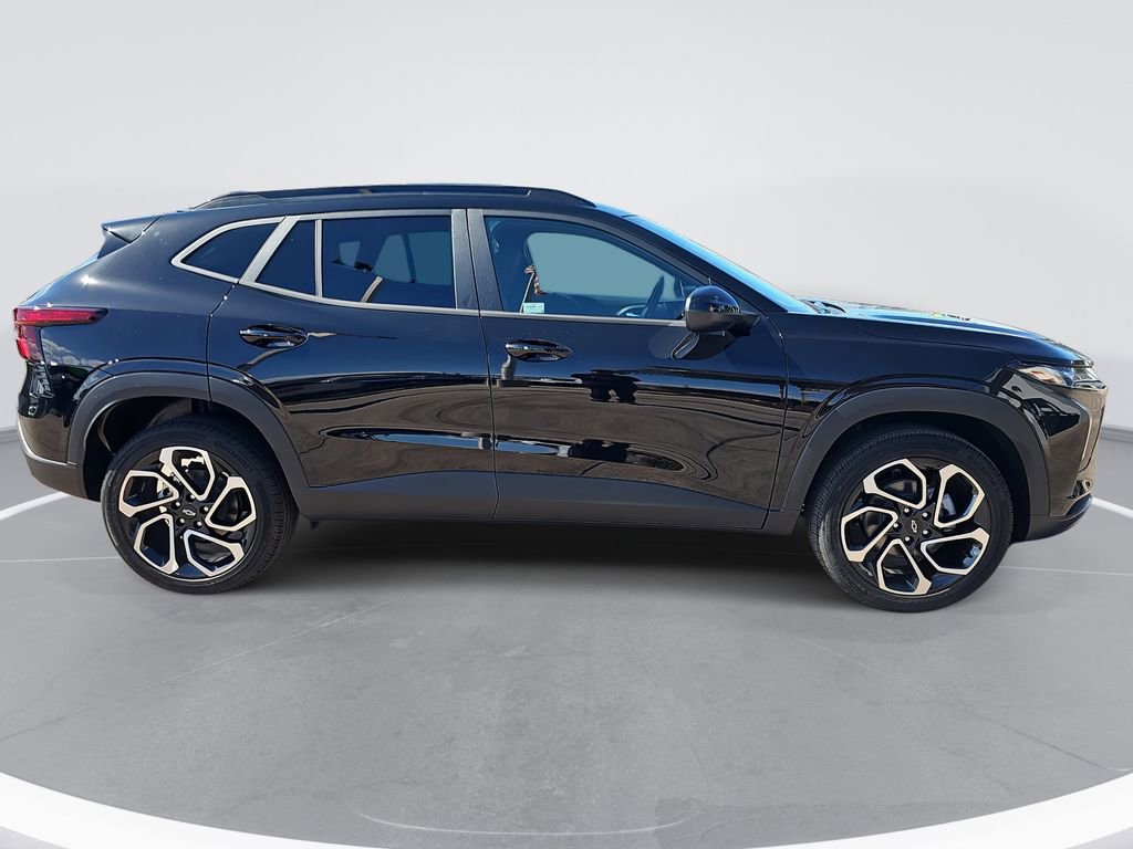 2026 Chevrolet Trax photo 2