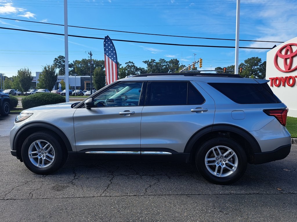 2025 Ford Explorer photo 10