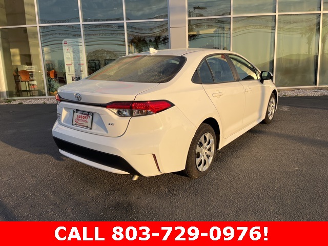2022 Toyota Corolla LE photo 3