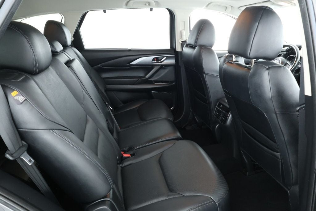 2017 Mazda CX-9 Touring photo 16