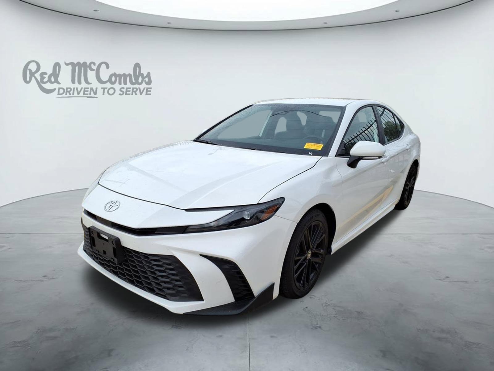 2025 Toyota Camry SE's photo